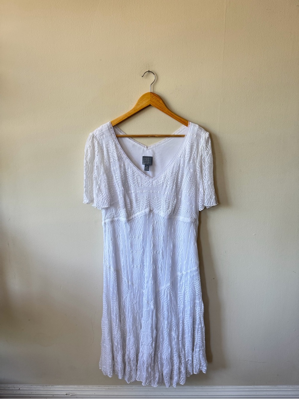 Rabbit Rabbit Rabbit White Textured Midi Dress with V-Neck - Picture 5 of 8